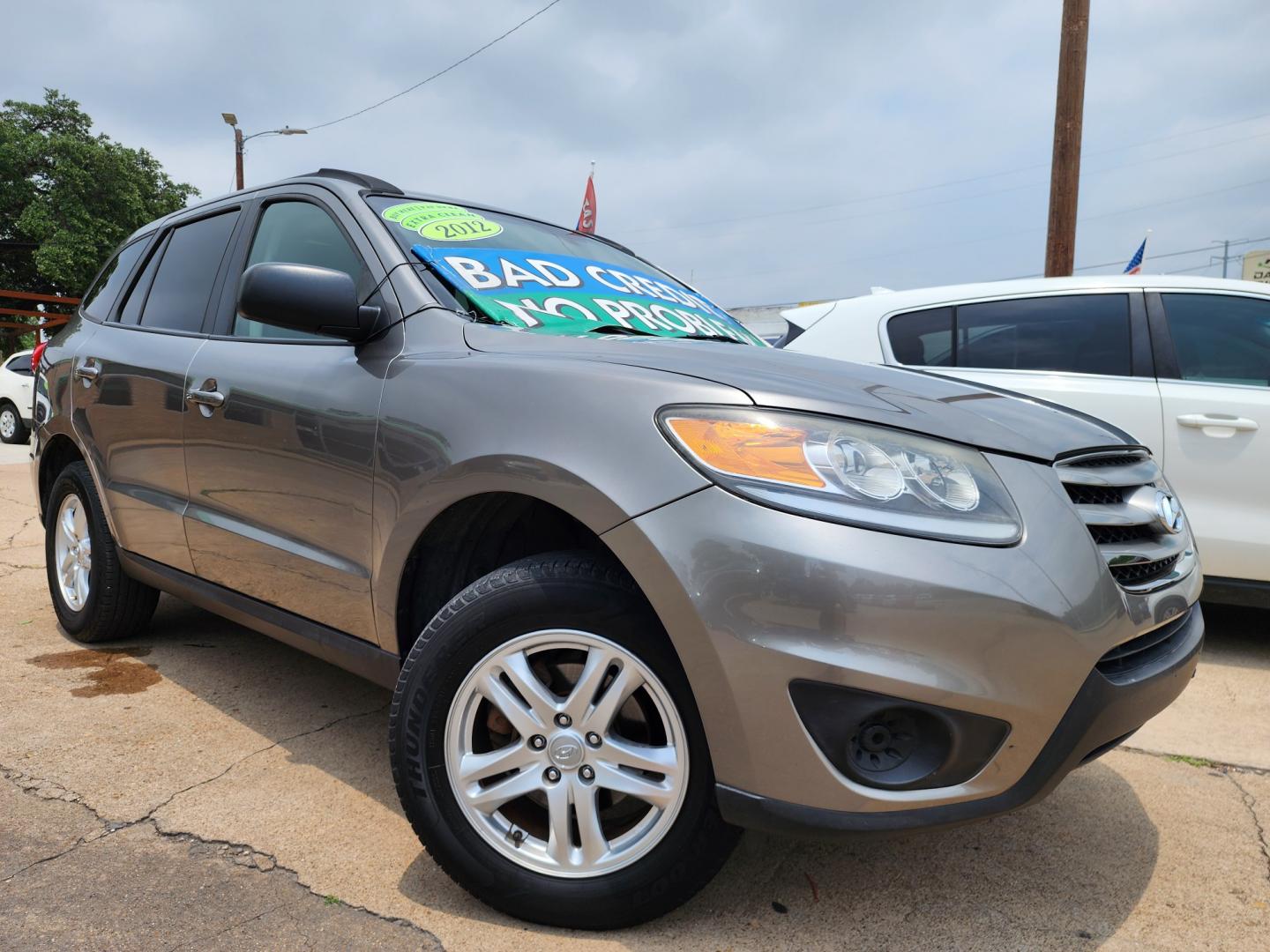 2012 GRAY Hyundai Santa Fe FE GLS (5XYZGDAB0CG) , AUTO transmission, located at 2660 S.Garland Avenue, Garland, TX, 75041, (469) 298-3118, 32.885551, -96.655602 - Welcome to DallasAutos4Less, one of the Premier BUY HERE PAY HERE Dealers in the North Dallas Area. We specialize in financing to people with NO CREDIT or BAD CREDIT. We need proof of income, proof of residence, and a ID. Come buy your new car from us today!! This is a very clean 2012 HYUNDAI SAN - Photo#0